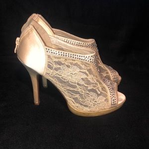 Lace diamond studded booty heel